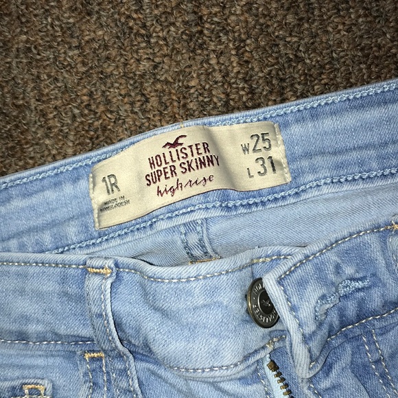 LIKE NEW hollister skinny jeans - Picture 2 of 4